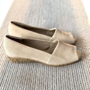 Vintage Aerosoles Tan Taupe Perforated Peep Toe Cork Wedge Sandals Size 8